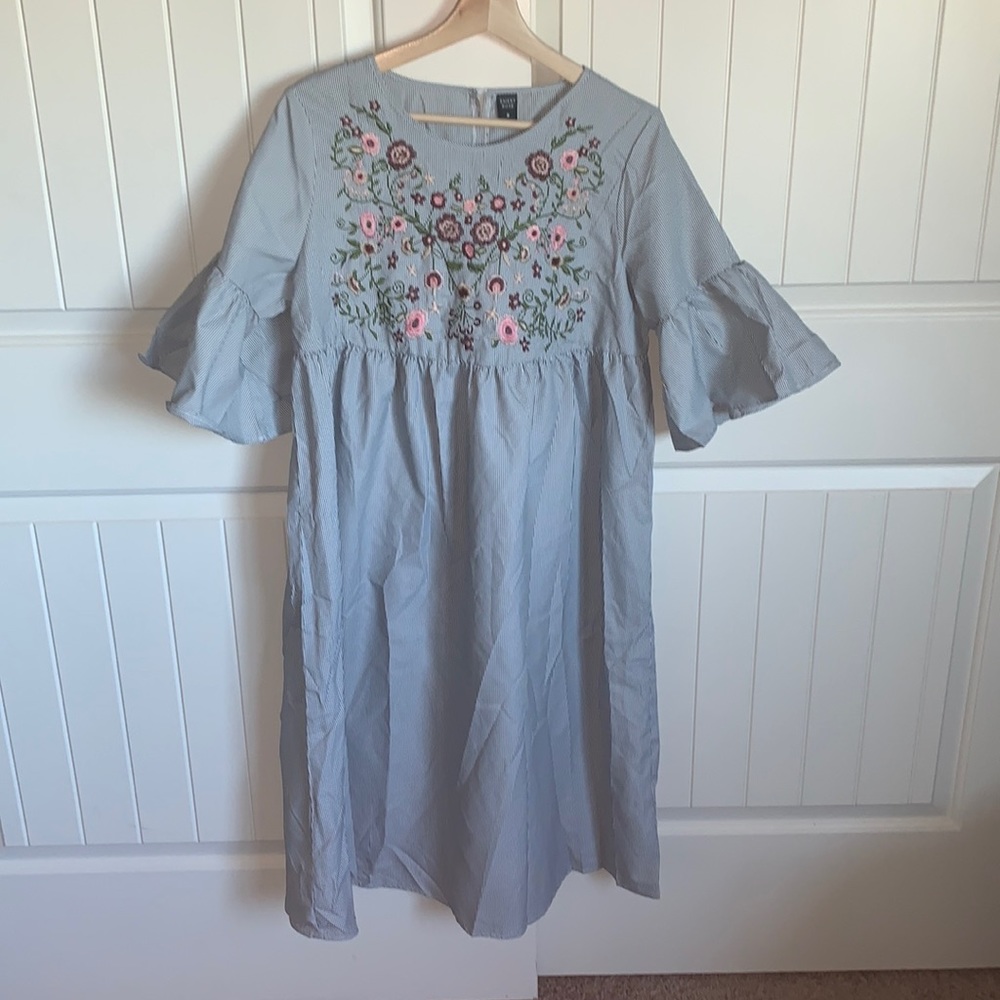 Embroidery blue stripped dress